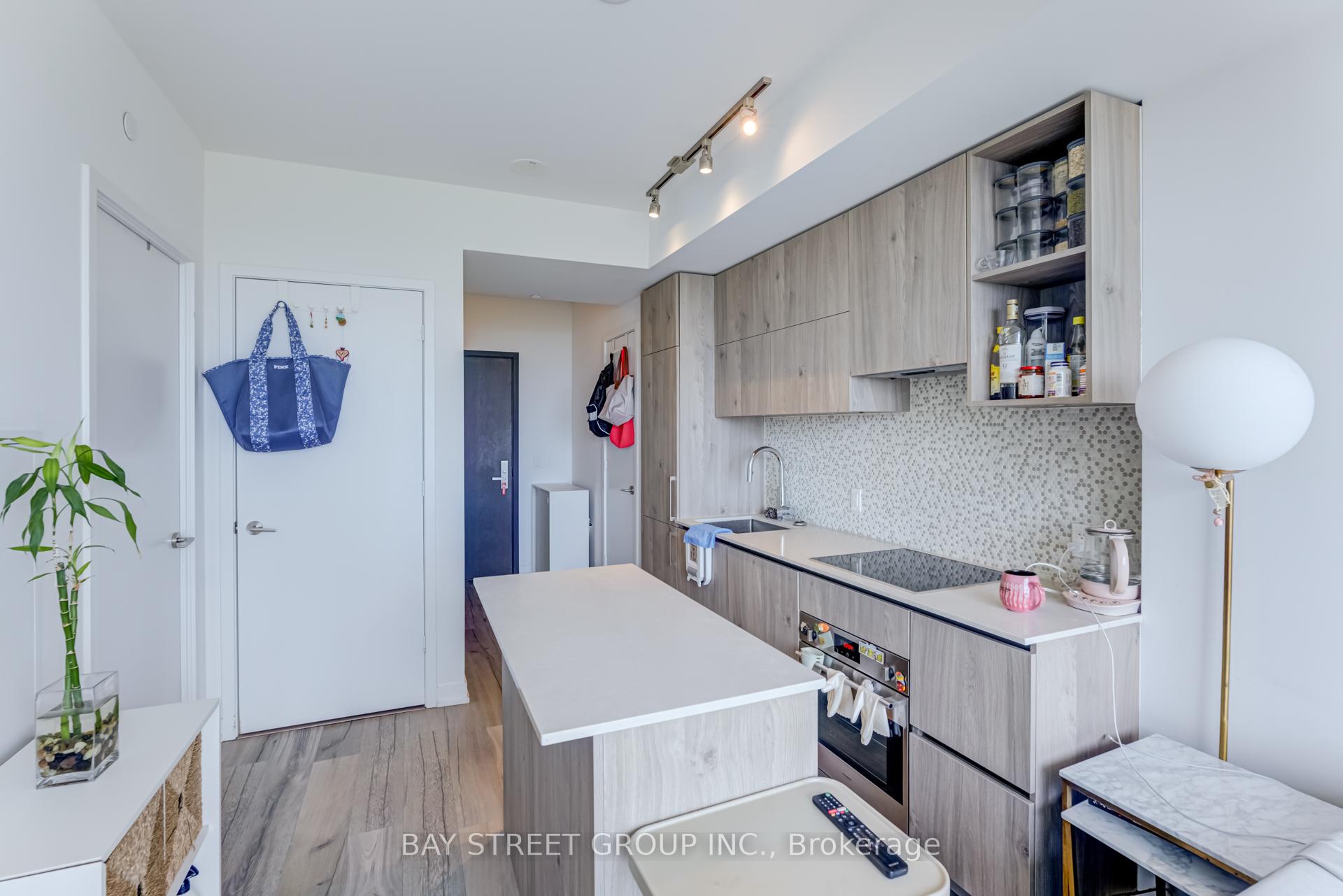 2 Bedrooms Condo at 1 Yorkville, Toronto For sale