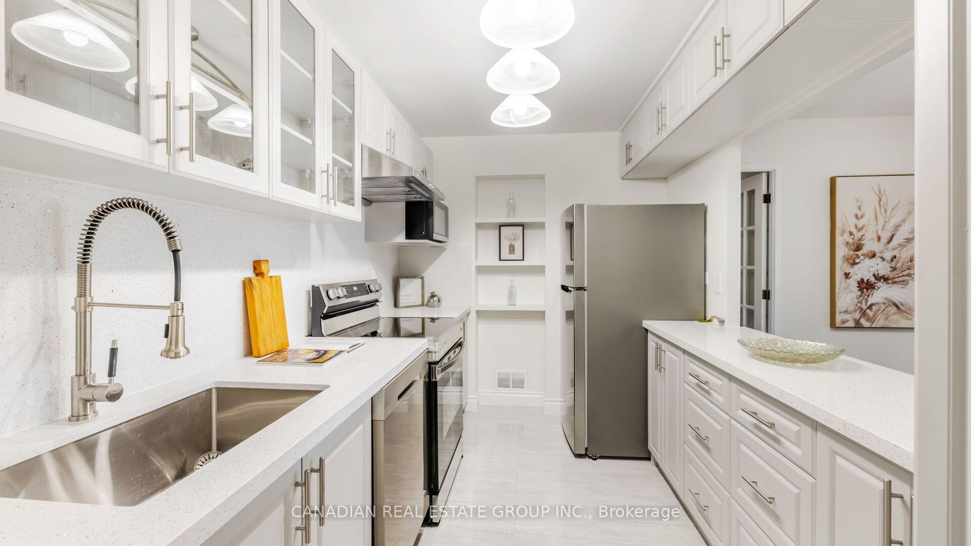 3 Bedrooms Condo at 20 Speers, Oakville For sale
