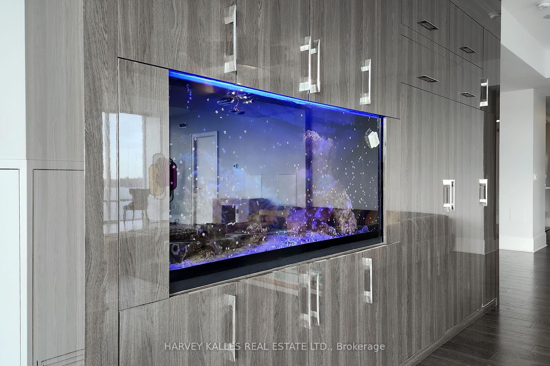 29 Queens Quay N/A E 1006