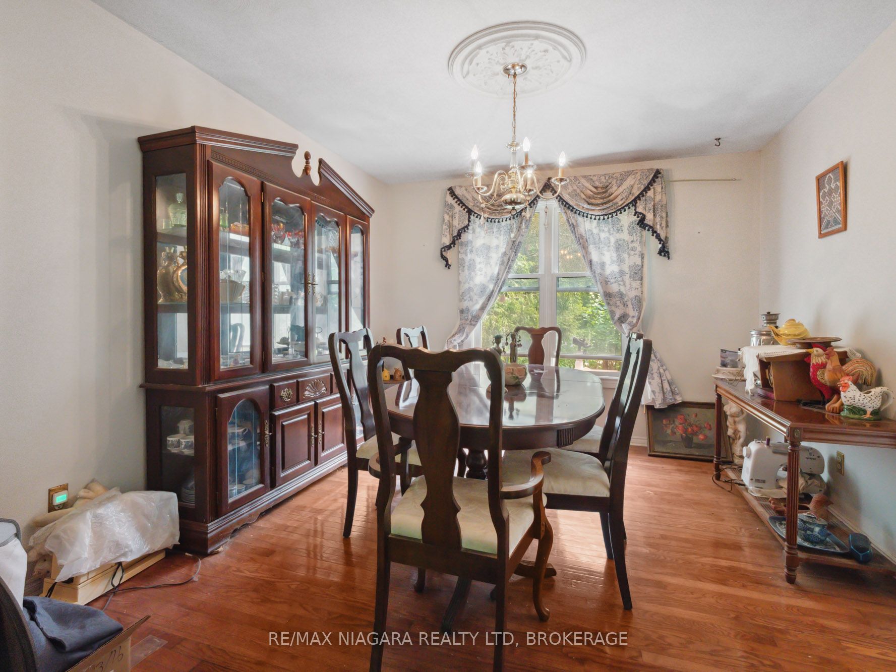 10 Beverly Glen Drive