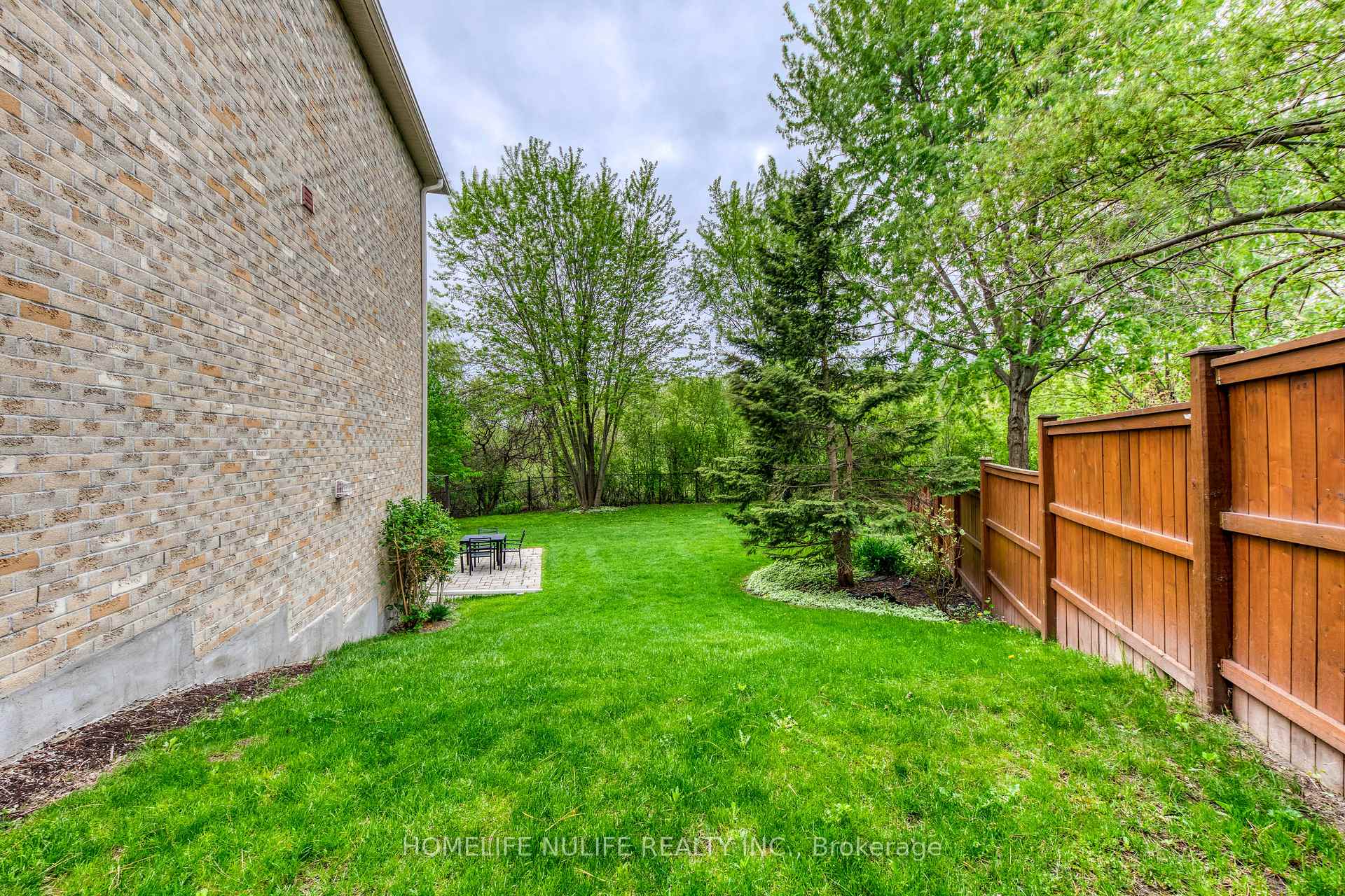 3 Bedrooms Condo at 7284 Bellshire, Mississauga For sale