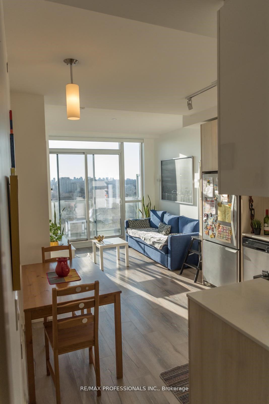 2 Bedrooms Condo at 52 Forest Manor, Toronto For sale