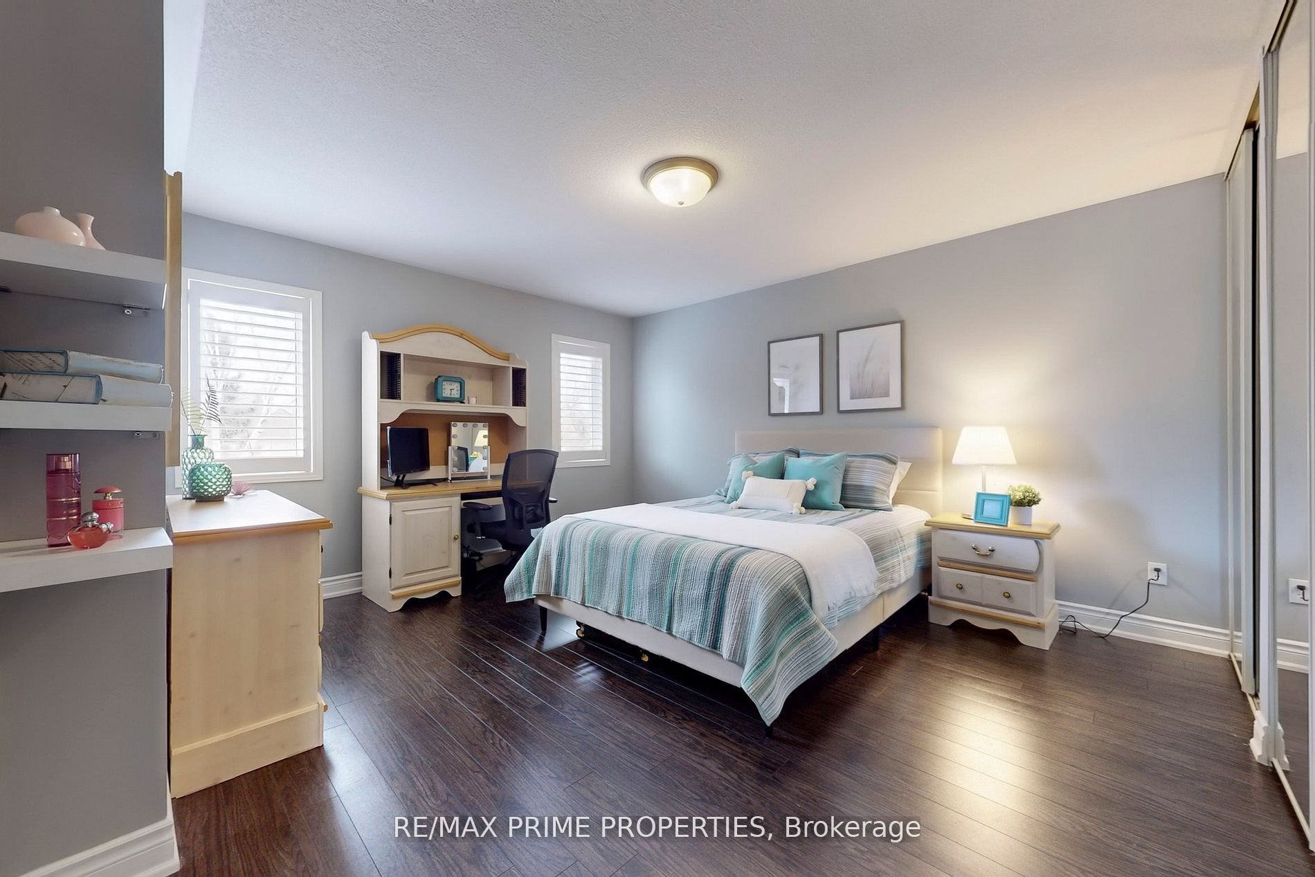 32 KENNETT Drive