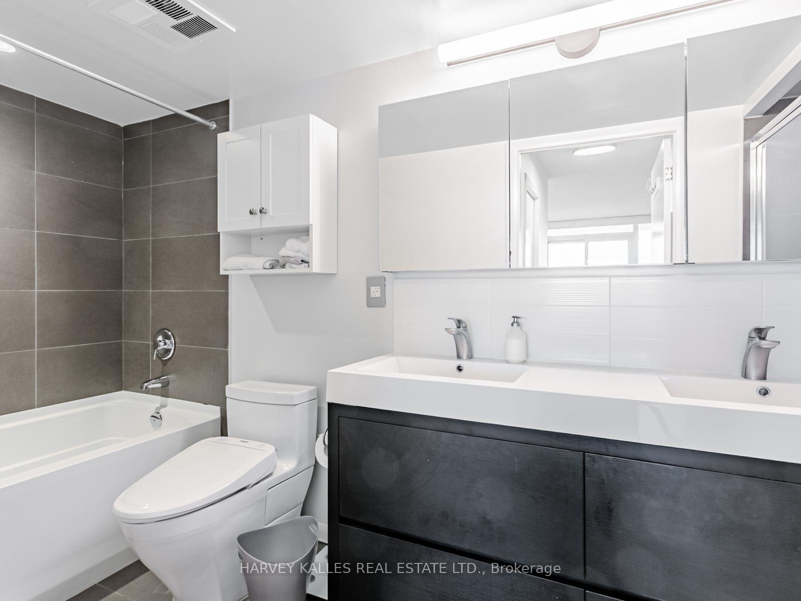 3 Bedrooms Condo at 96 St Patrick, Toronto For sale