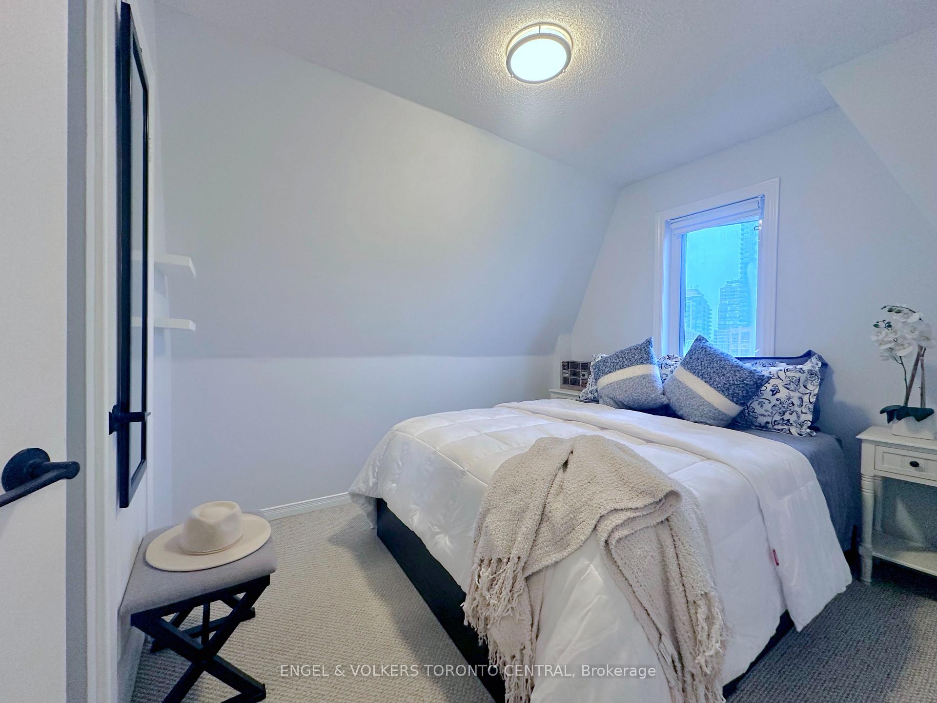 2 Bedrooms Condo at 12 Sudbury, Toronto For sale
