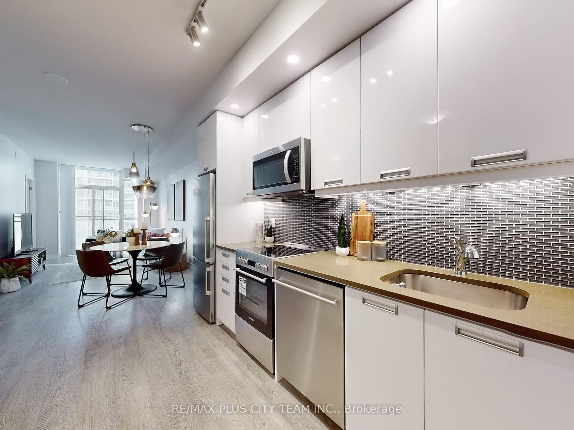 2 Bedrooms Condo at 99 John, Toronto For sale