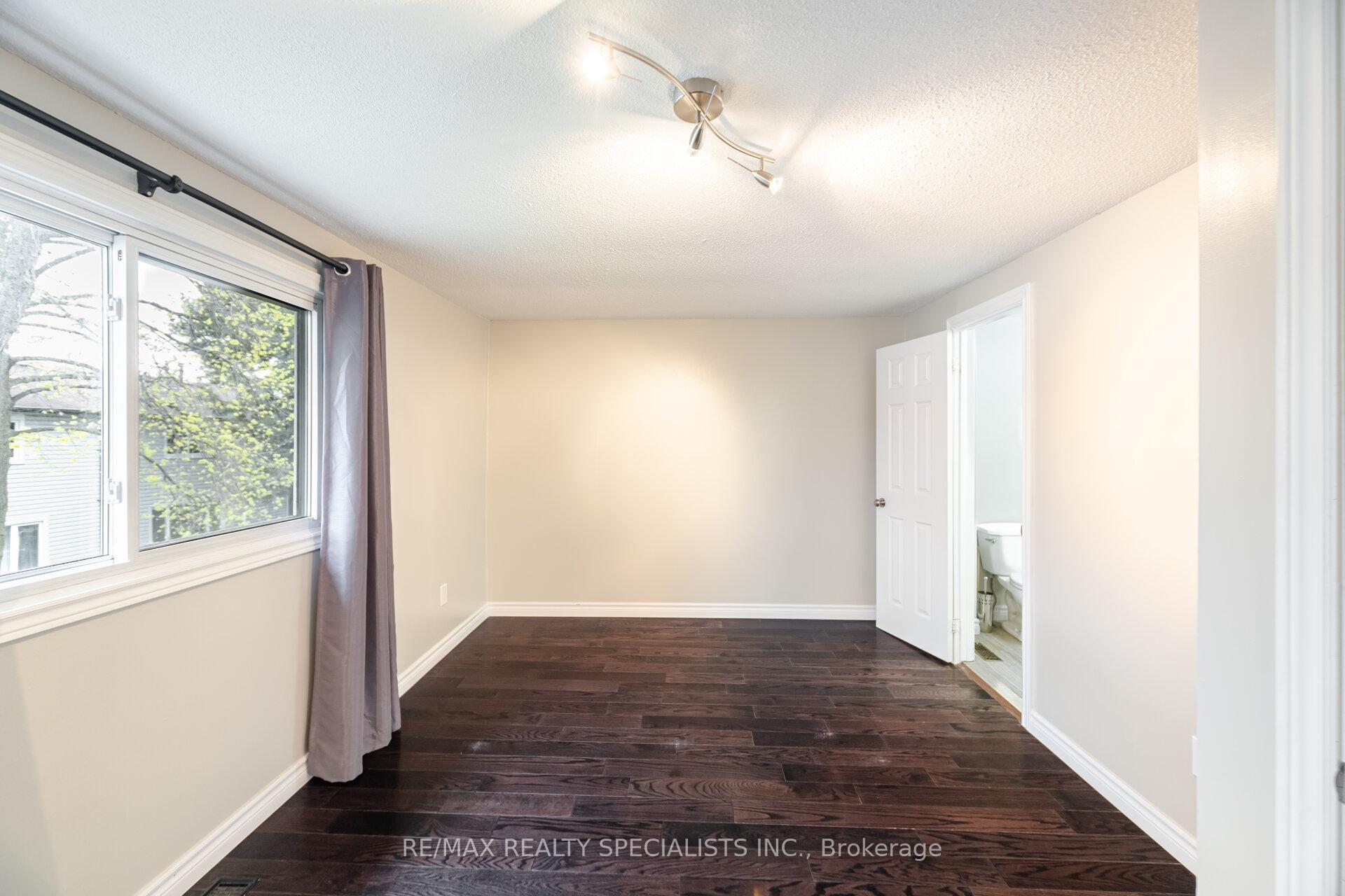 3 Bedrooms Condo at 2440 Bromsgrove, Mississauga For sale