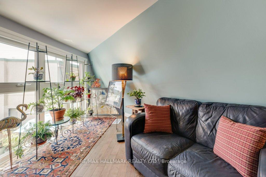 2 Bedrooms Condo at 2366 Queen, Toronto For sale