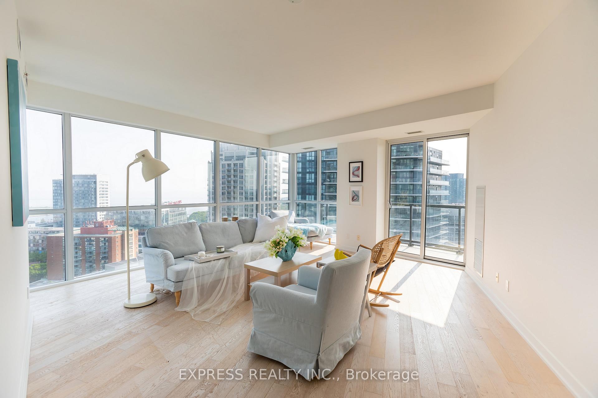 2 Bedrooms Condo at 20 Bruyeres, Toronto For sale