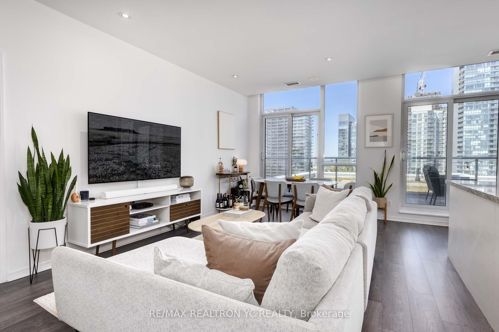 2 Bedrooms Condo at 352 Front, Toronto For sale