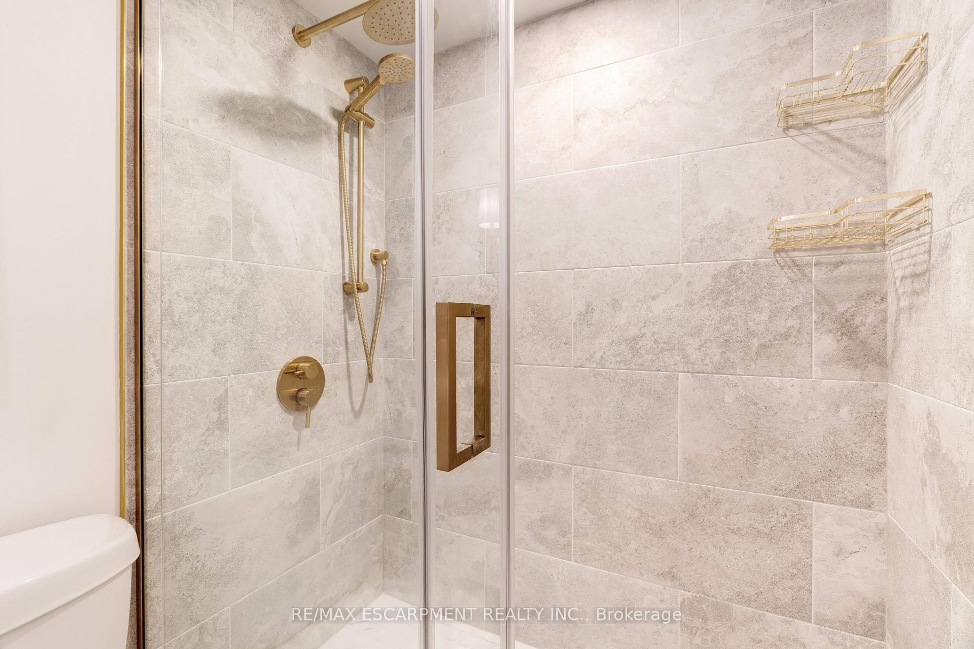 3 Bedrooms Condo at 2175 Marine, Oakville For sale