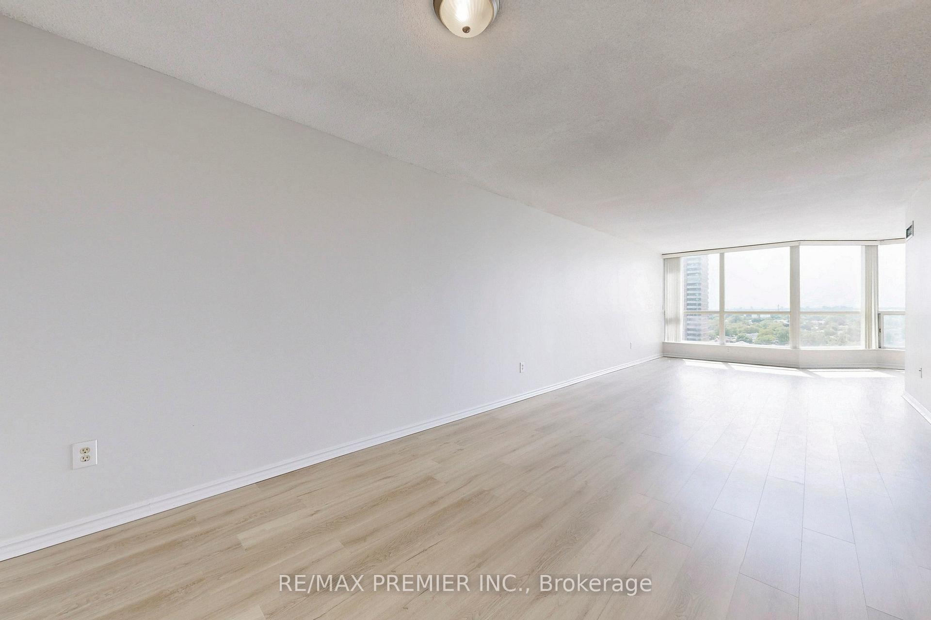2 Bedrooms Condo at 3 Rowntree, Toronto For sale