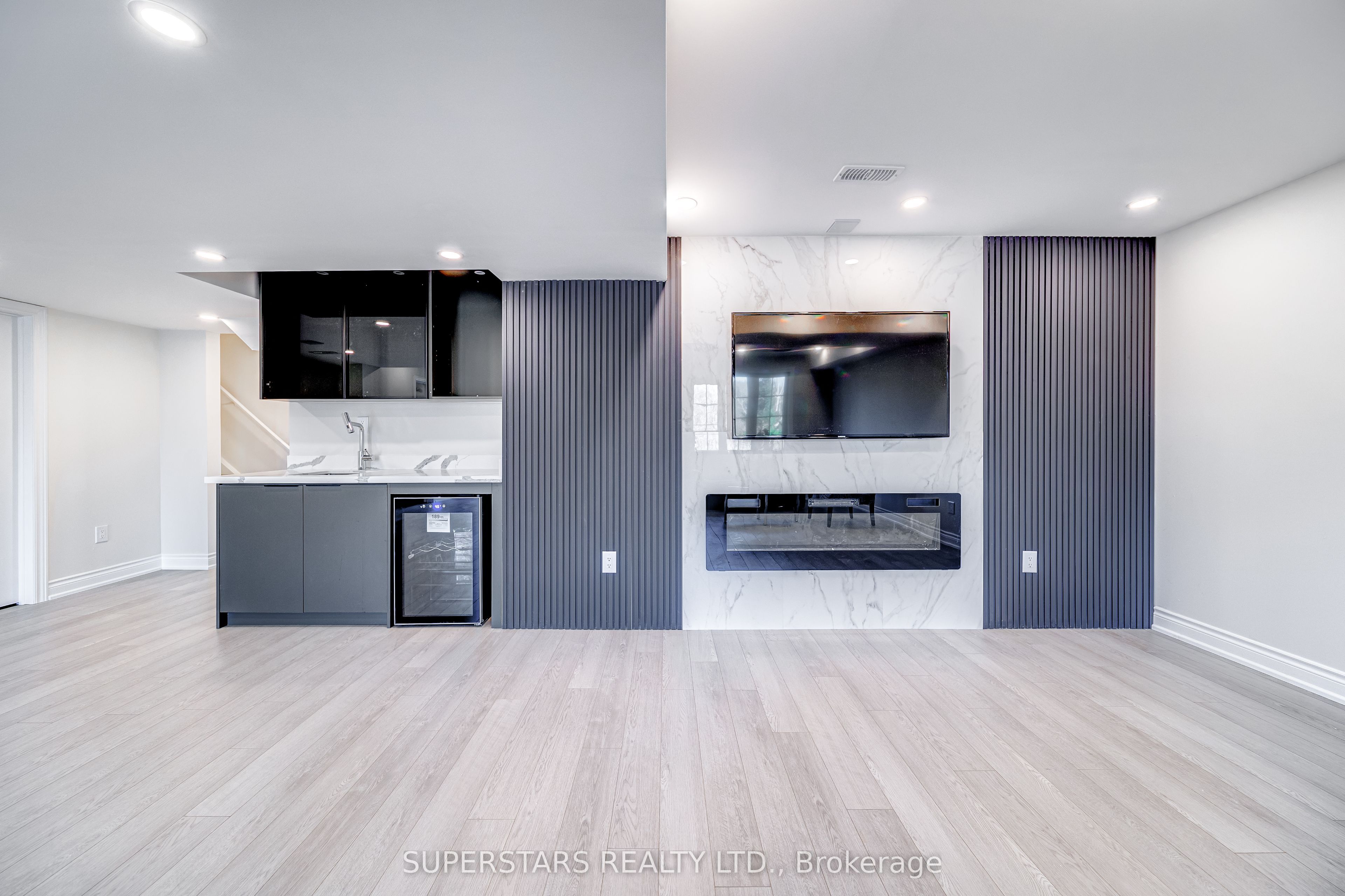 31 Roy Harper Avenue, Aurora, ON L4G 0V4