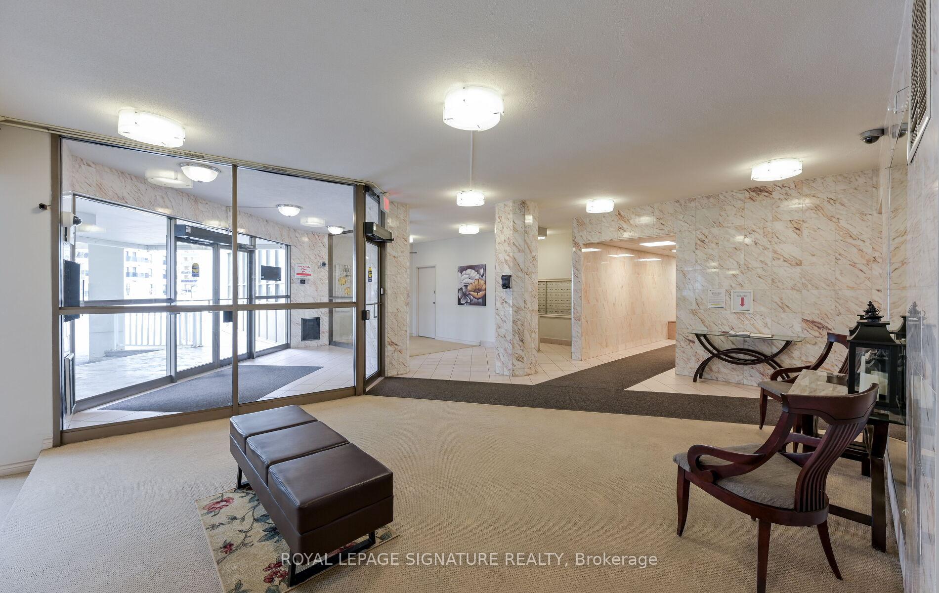 4 Bedrooms Condo at 2323 Confederation, Mississauga For sale
