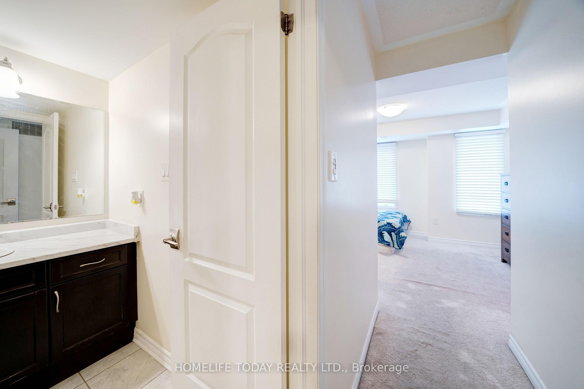 3 Bedrooms Condo at 45 Heron Park, Toronto For sale