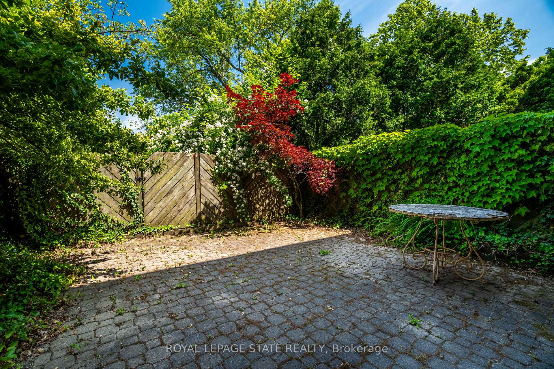 4 Bedrooms Condo at 1967 Main, Hamilton For sale
