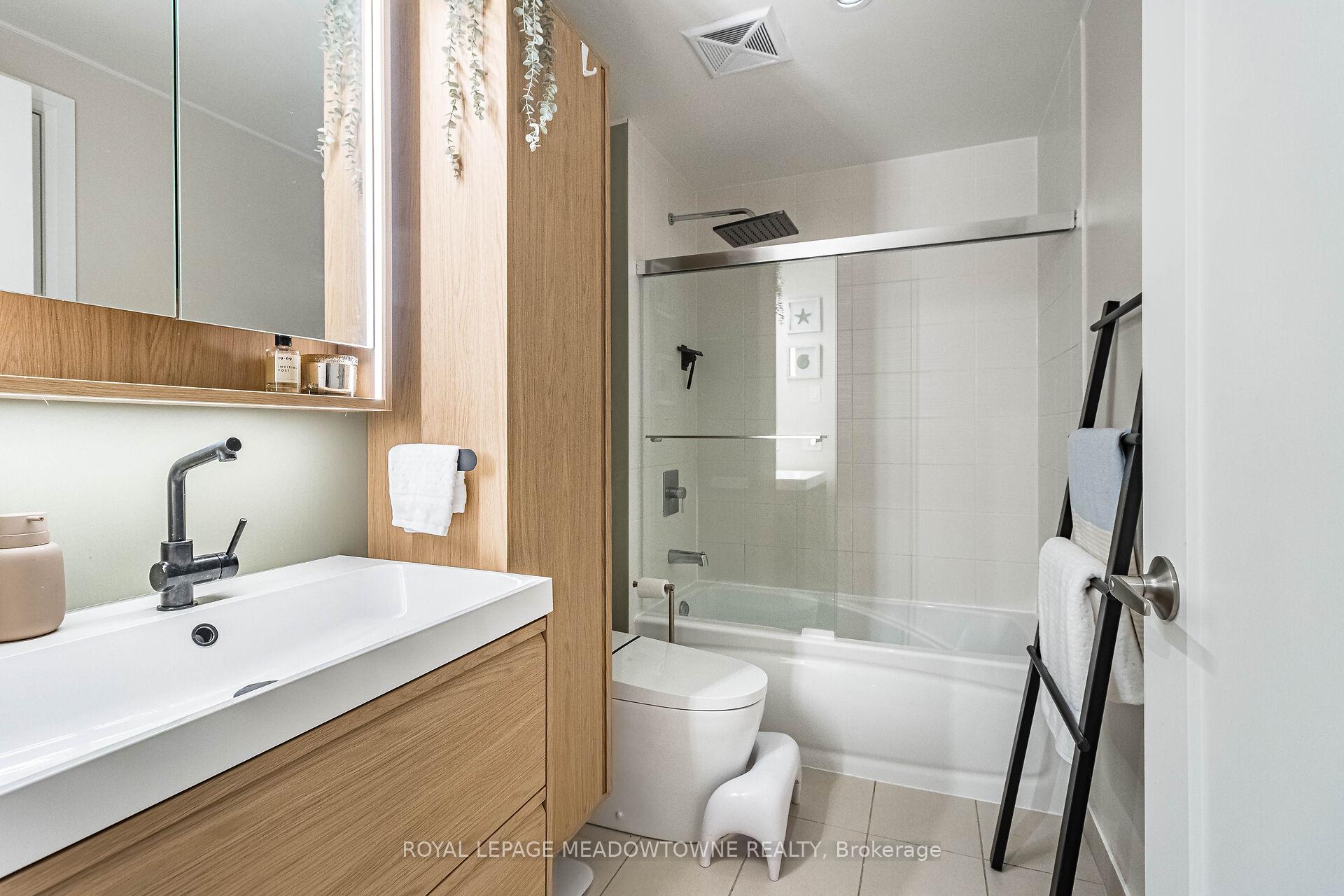 2 Bedrooms Condo at 110 Marine Parade, Toronto For sale
