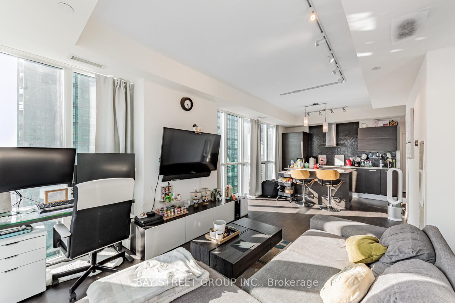 3 Bedrooms Condo at 9 Bogert, Toronto For sale