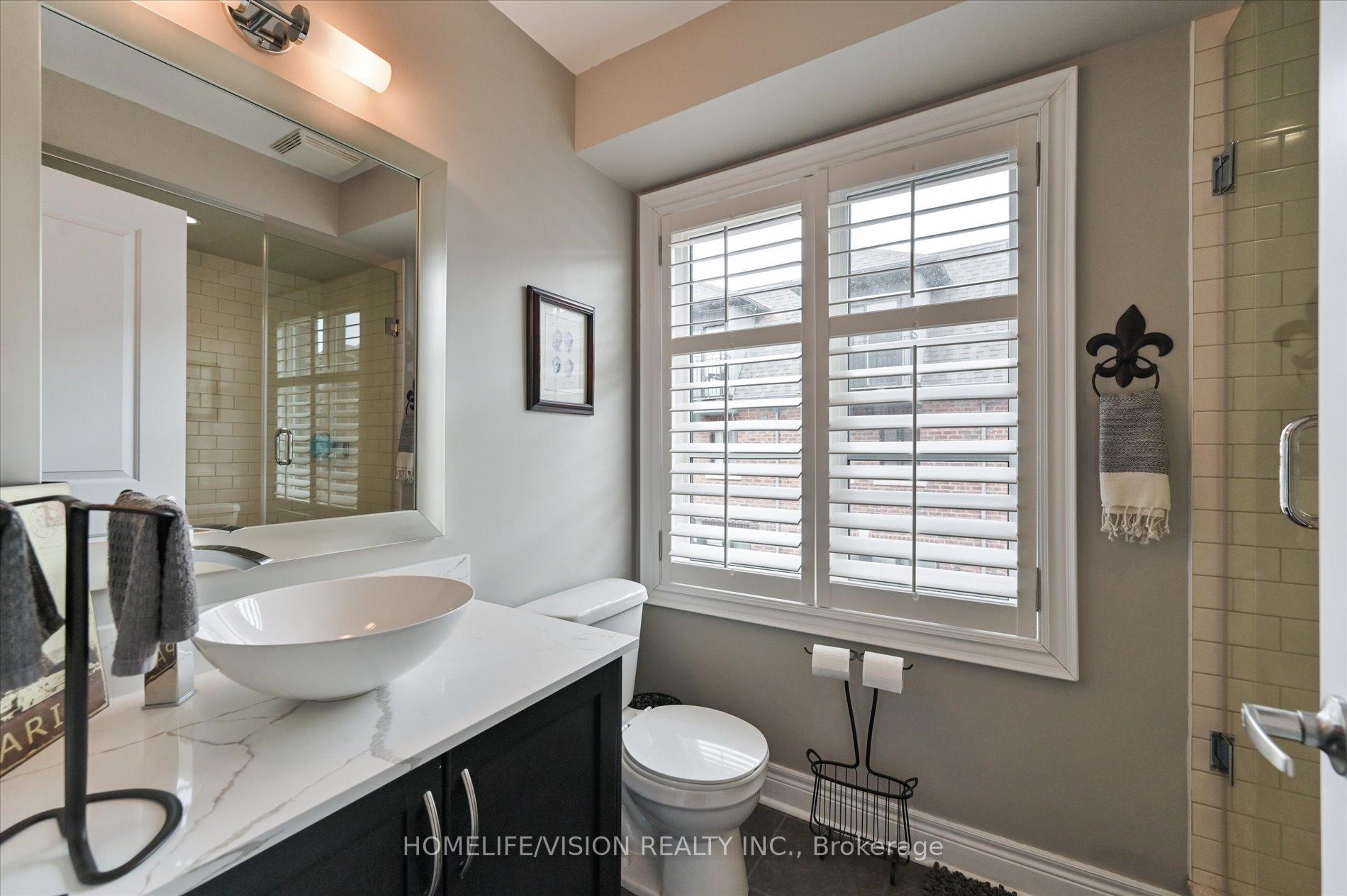 4 Bedrooms Condo at 2 Agar, Vaughan For sale