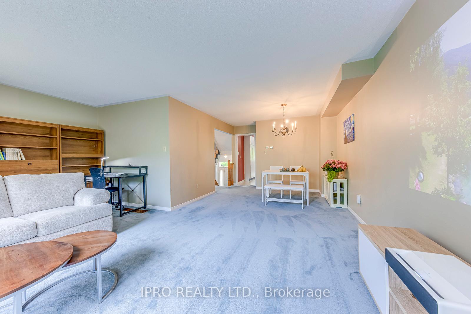 3 Bedrooms Condo at 2051 MERCHANTS, Oakville For sale