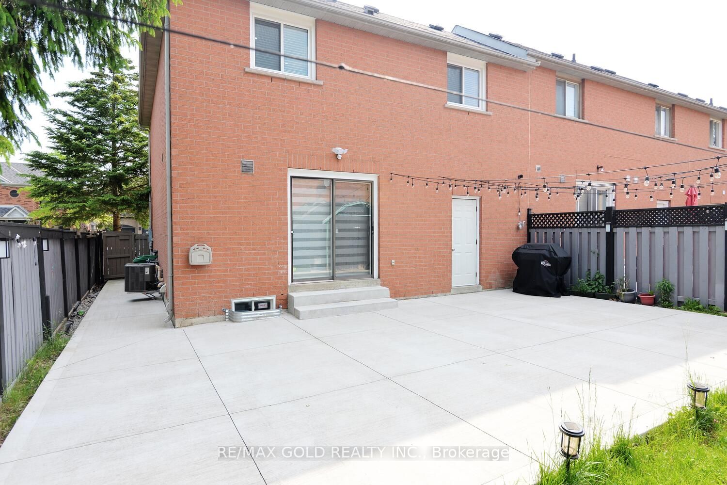 7 Lofty Pines Place