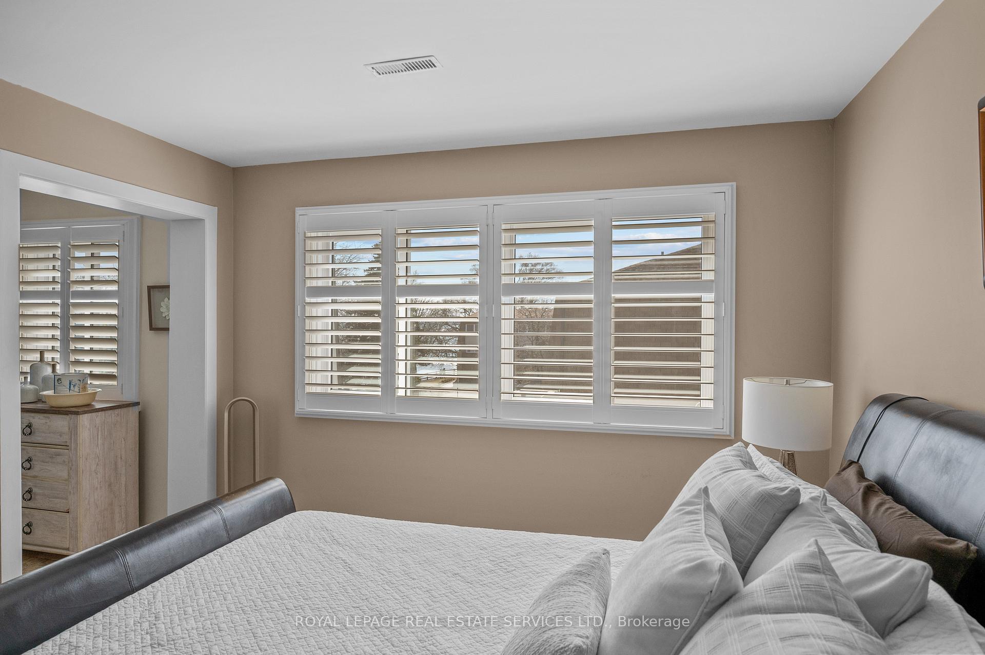 3 Bedrooms Condo at 2098 Marine,  Oakville For sale