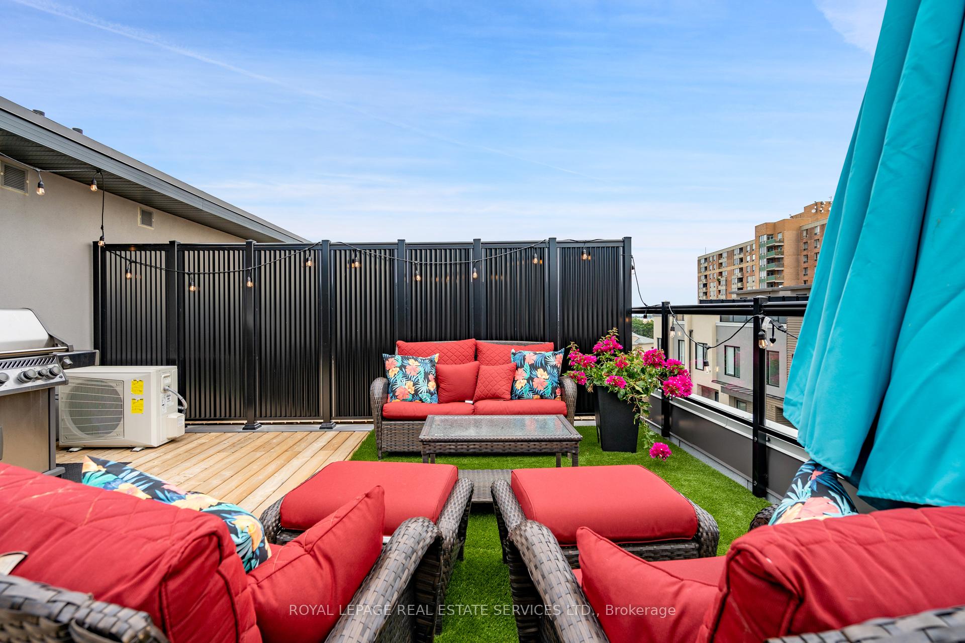 2 Bedrooms Condo at 3415 RIDGEWAY, Mississauga For sale