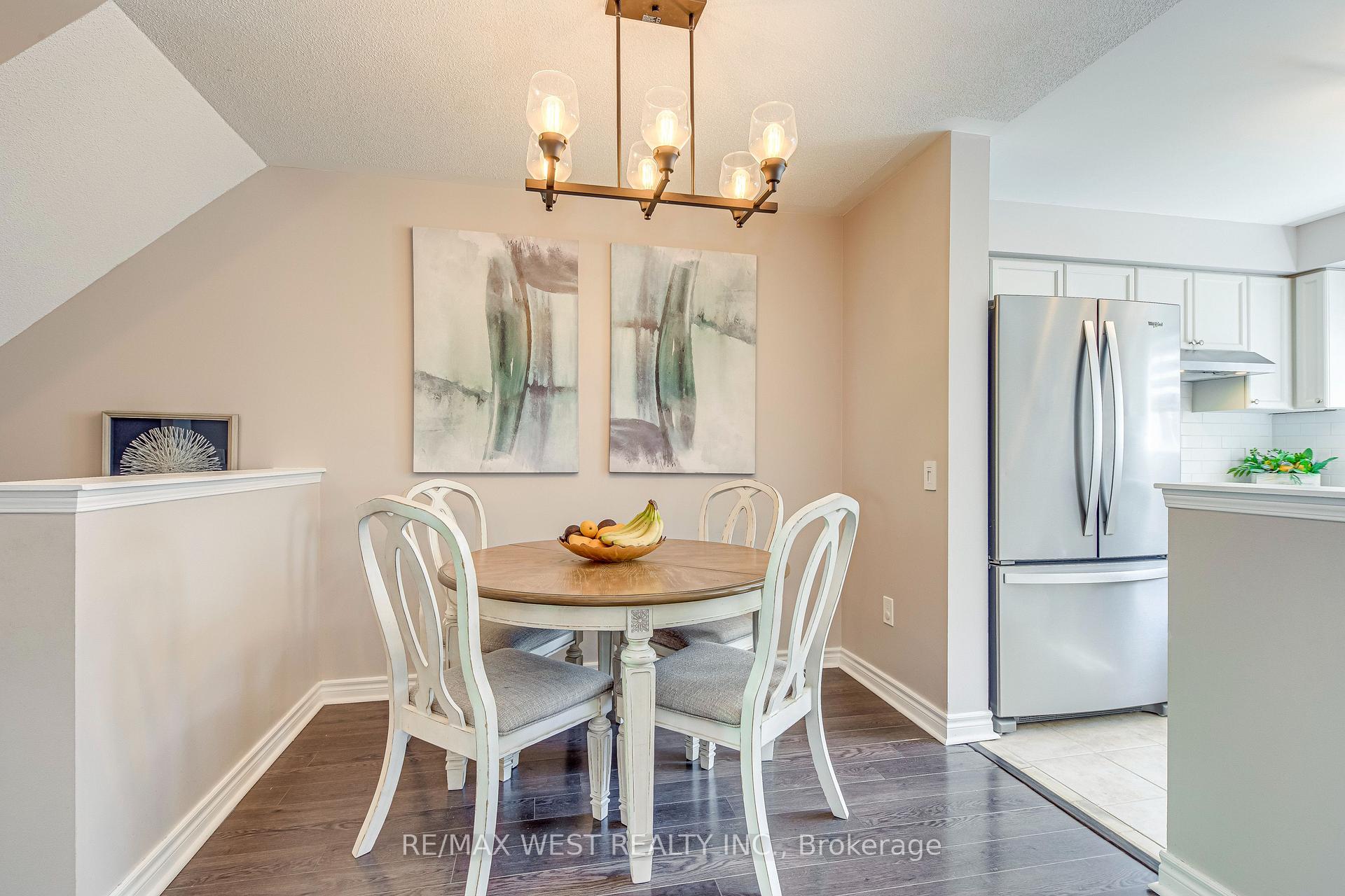 3 Bedrooms Condo at 50 Strathaven, Mississauga For sale