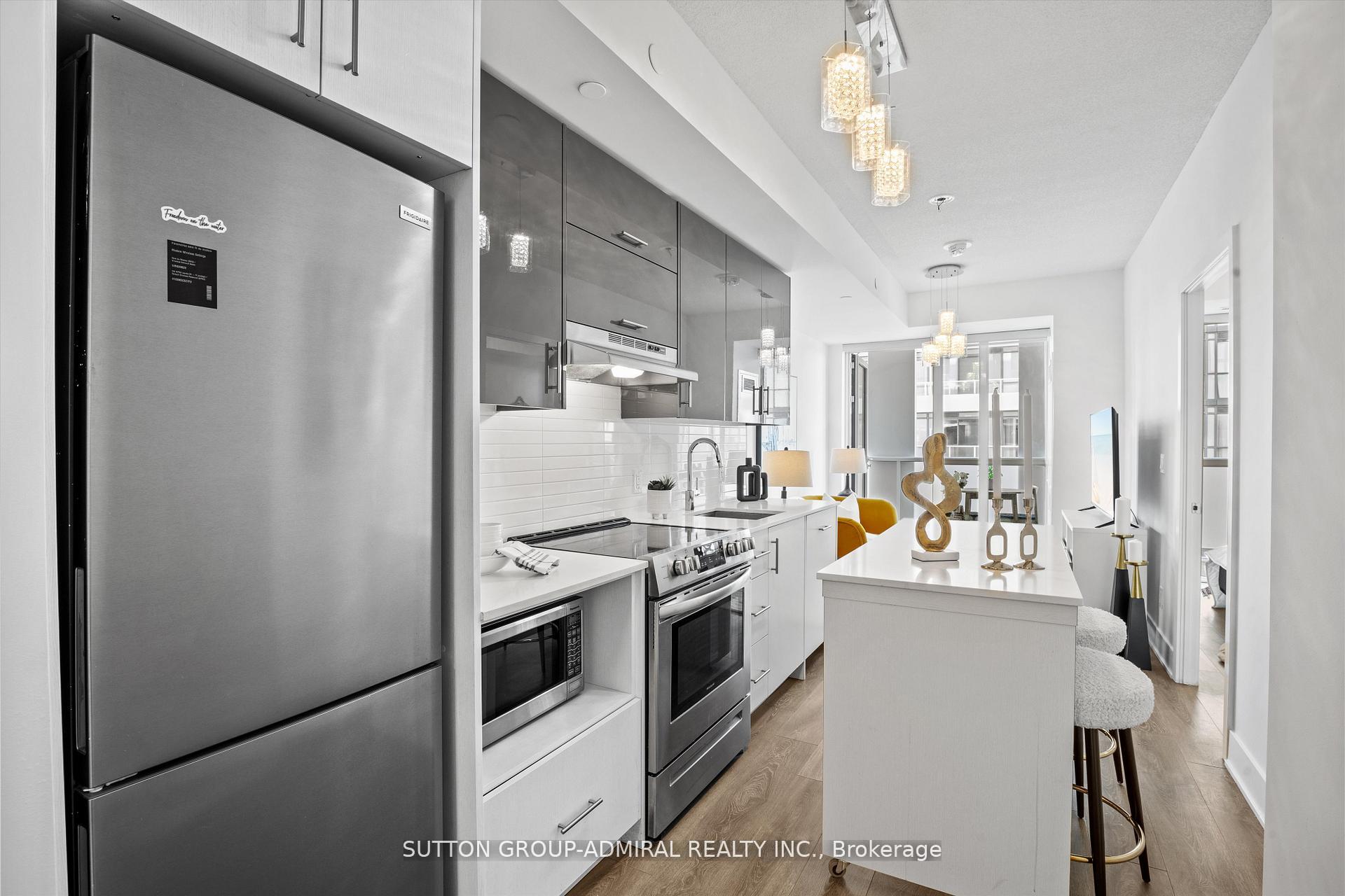 2 Bedrooms Condo at 188 Fairview Mall, Toronto For sale