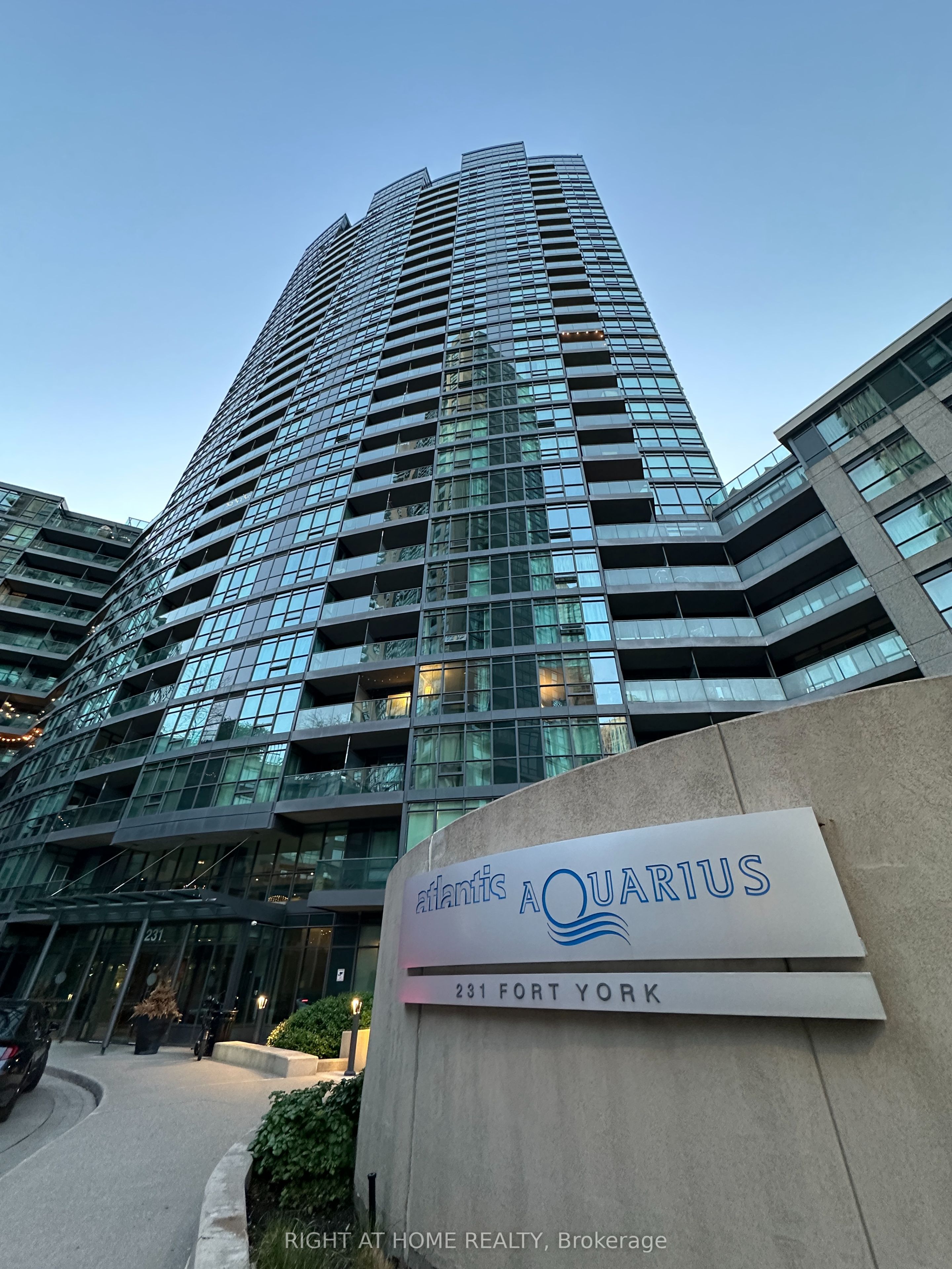 231 Fort York Boulevard, #1011