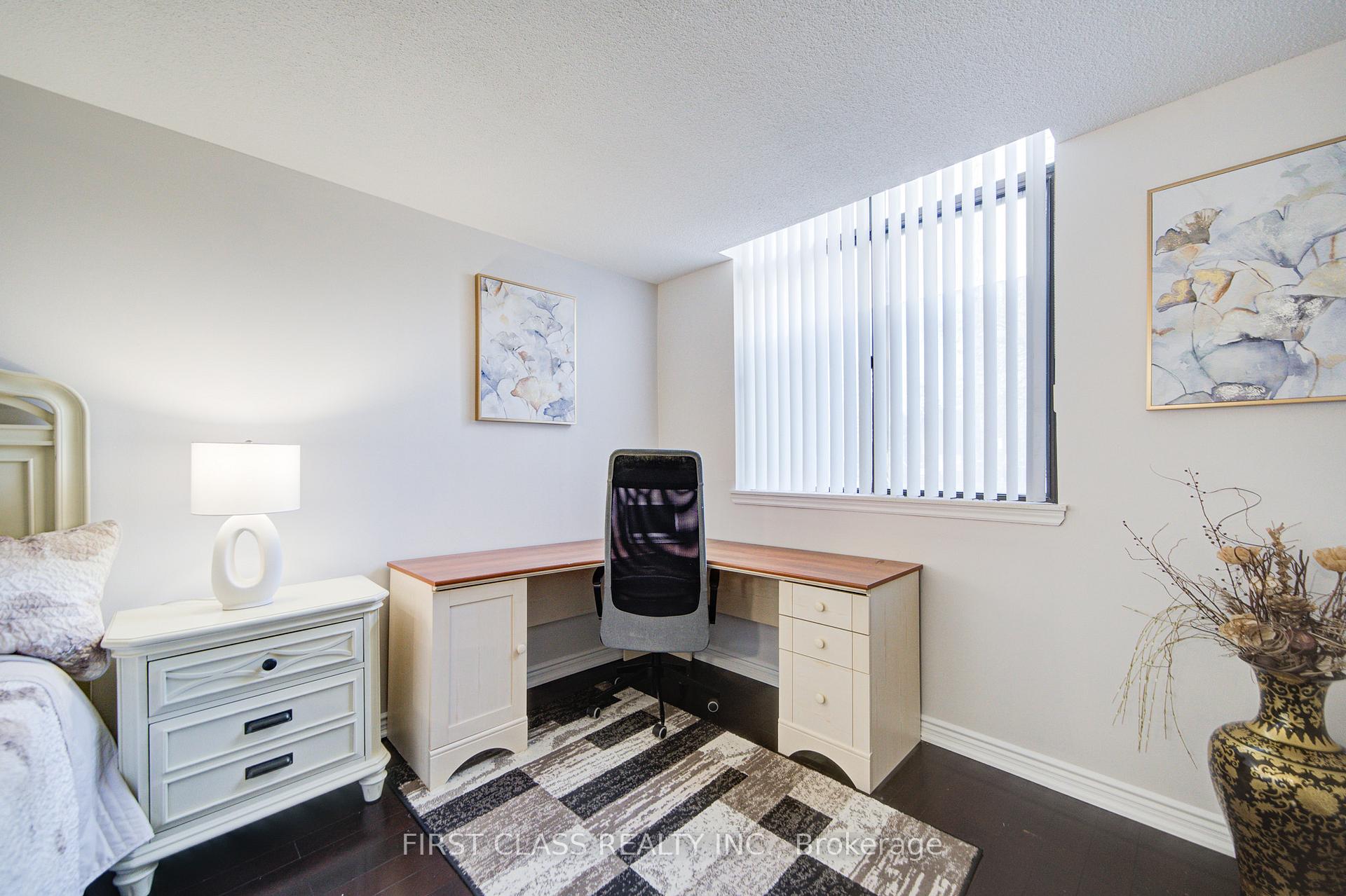 3 Bedrooms Condo at 25 Bamburgh, Toronto For sale