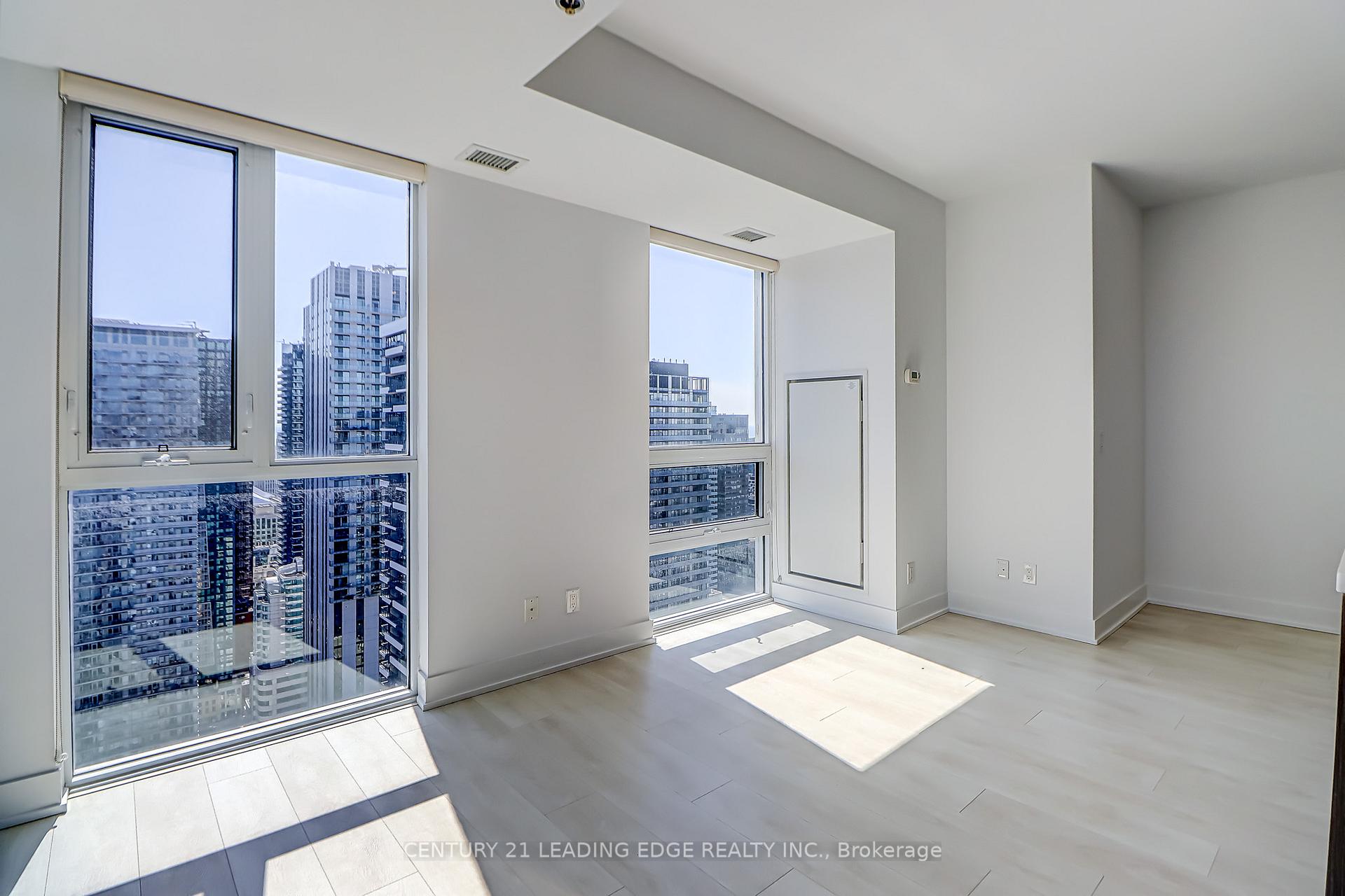 3 Bedrooms Condo at 318 Richmond,  Toronto For sale