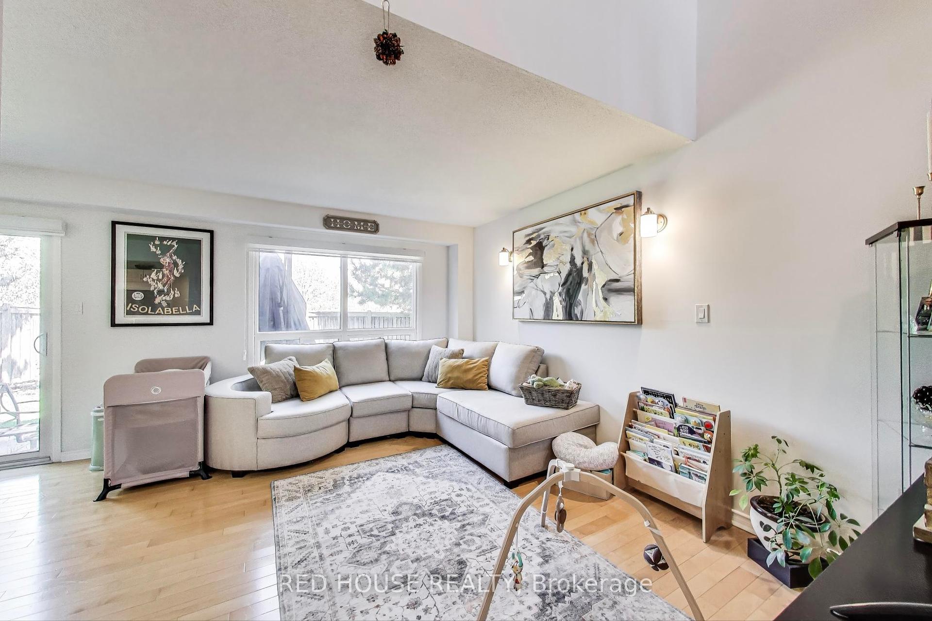 4 Bedrooms Condo at 3510 South Millway, Mississauga For sale