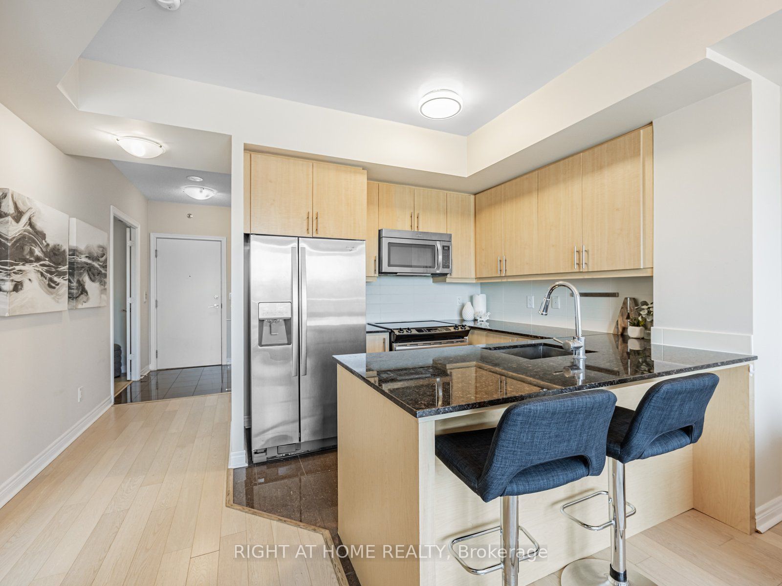 2756 Old Leslie Street, #811