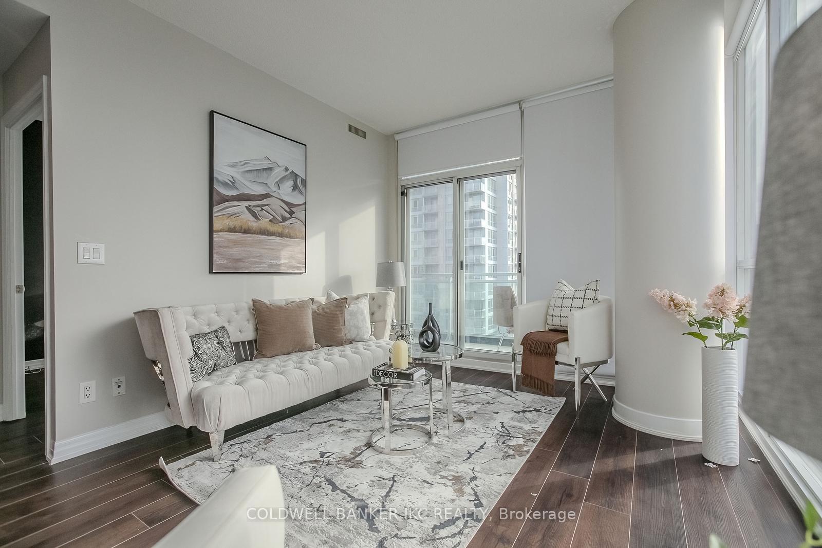 2 Bedrooms Condo at 223 Webb, Mississauga For sale