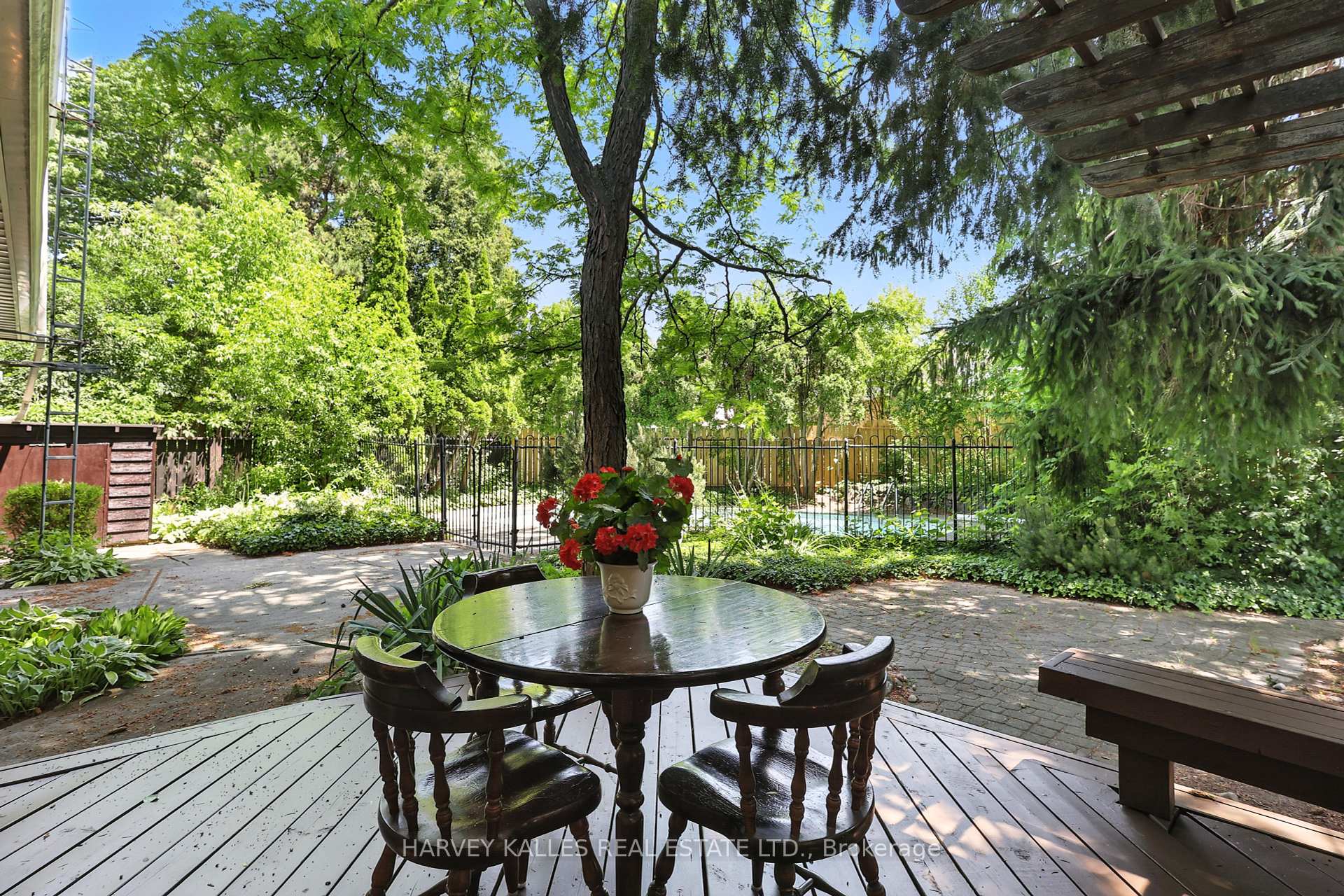 15 Woolsthorpe Crescent