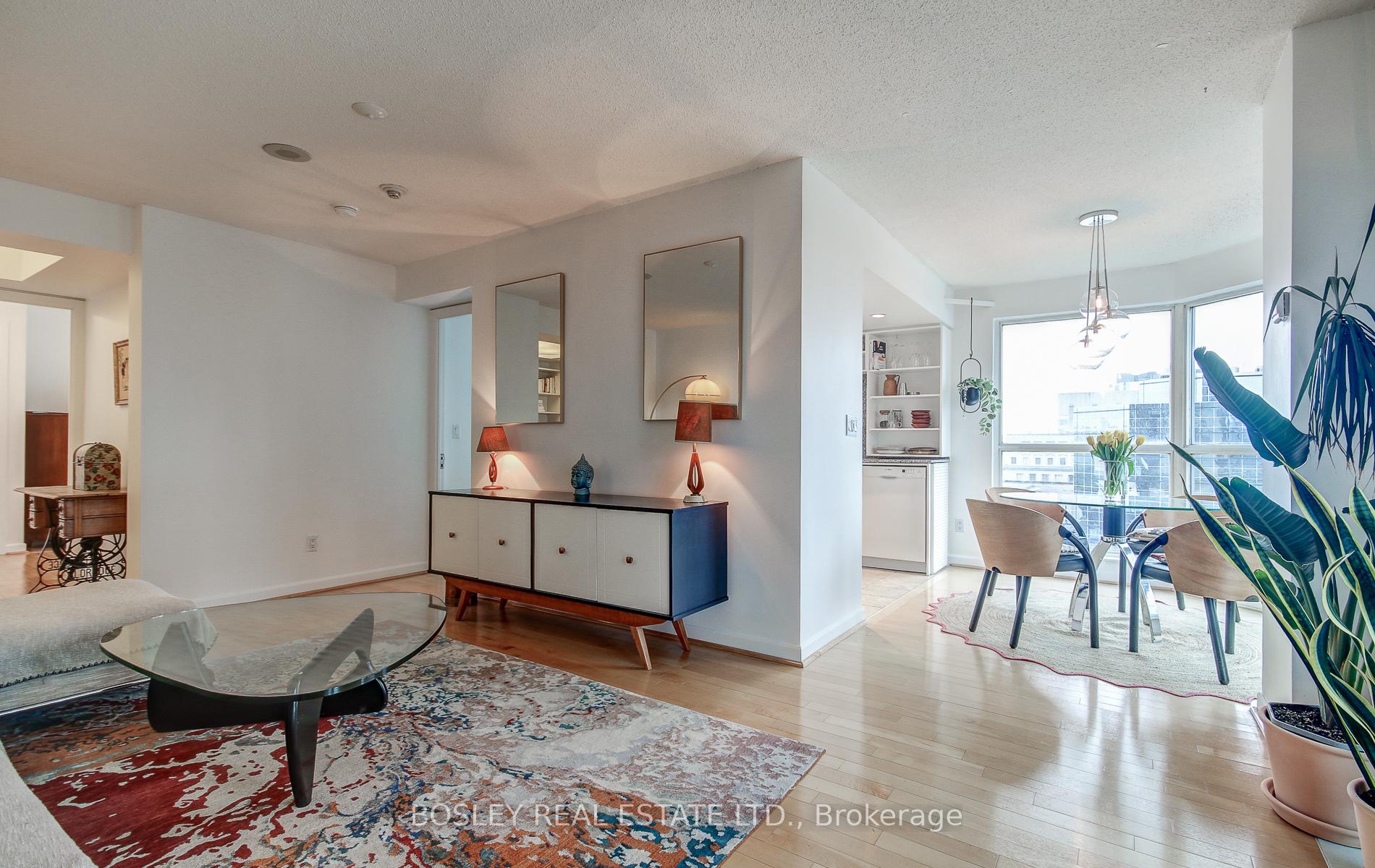 2 Bedrooms Condo at 8 Park, Toronto For sale