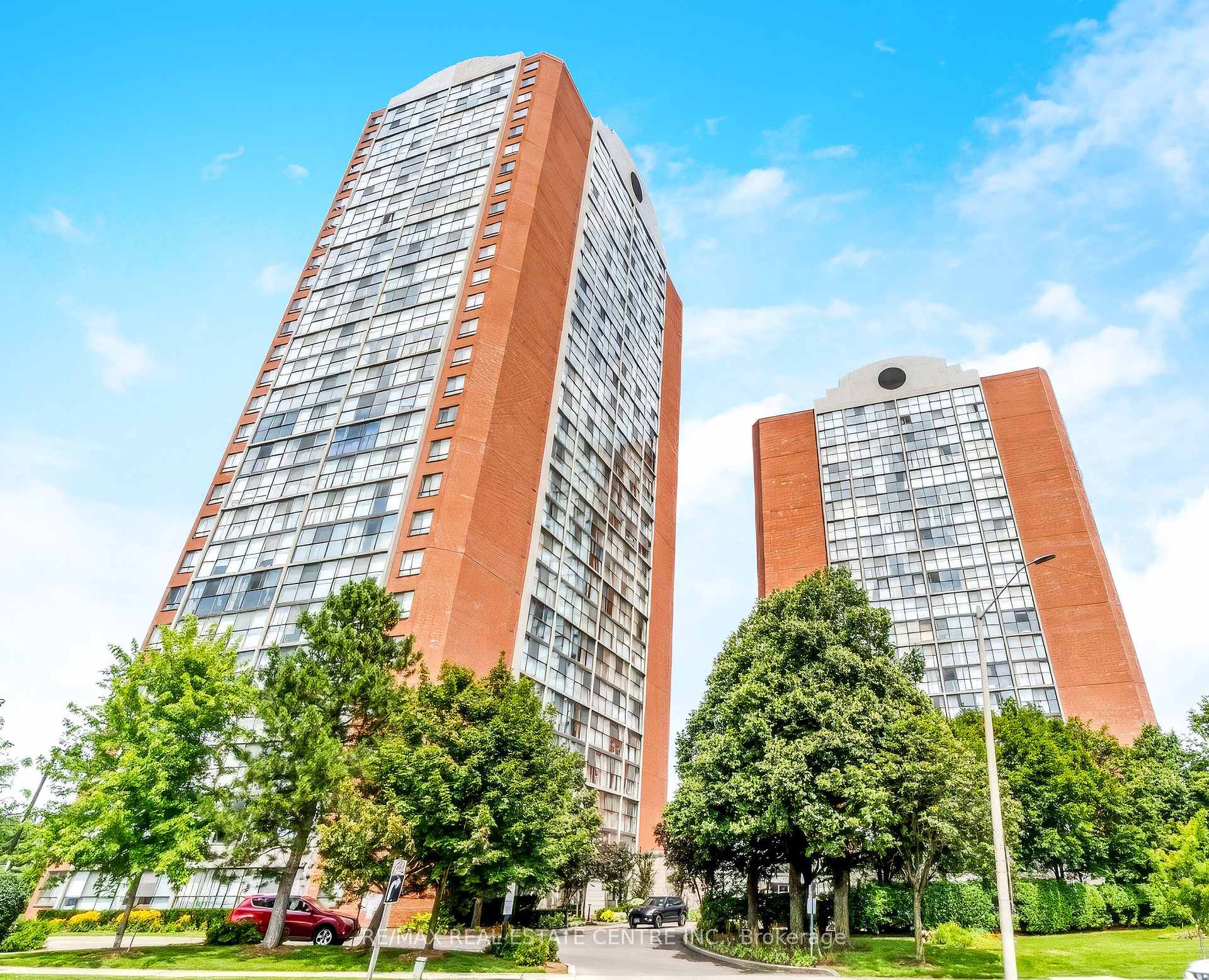 2 Bedrooms Condo at 4185 Shipp, Mississauga For sale