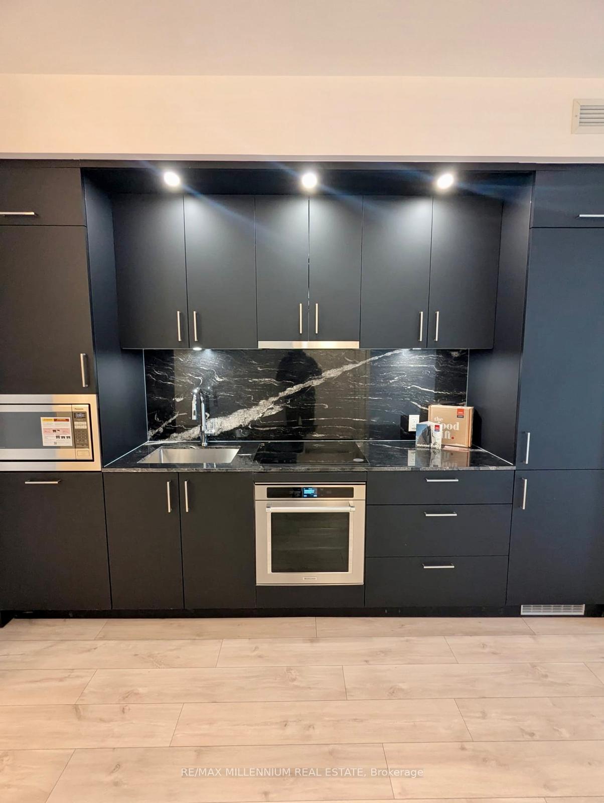 1 Bedroom Condo at 10 Inn on the park, Toronto For sale