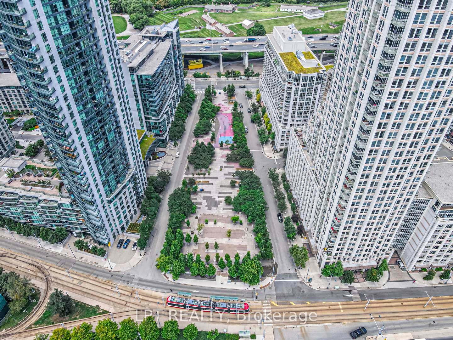 2 Bedrooms Condo at 215 Fort York, Toronto For sale