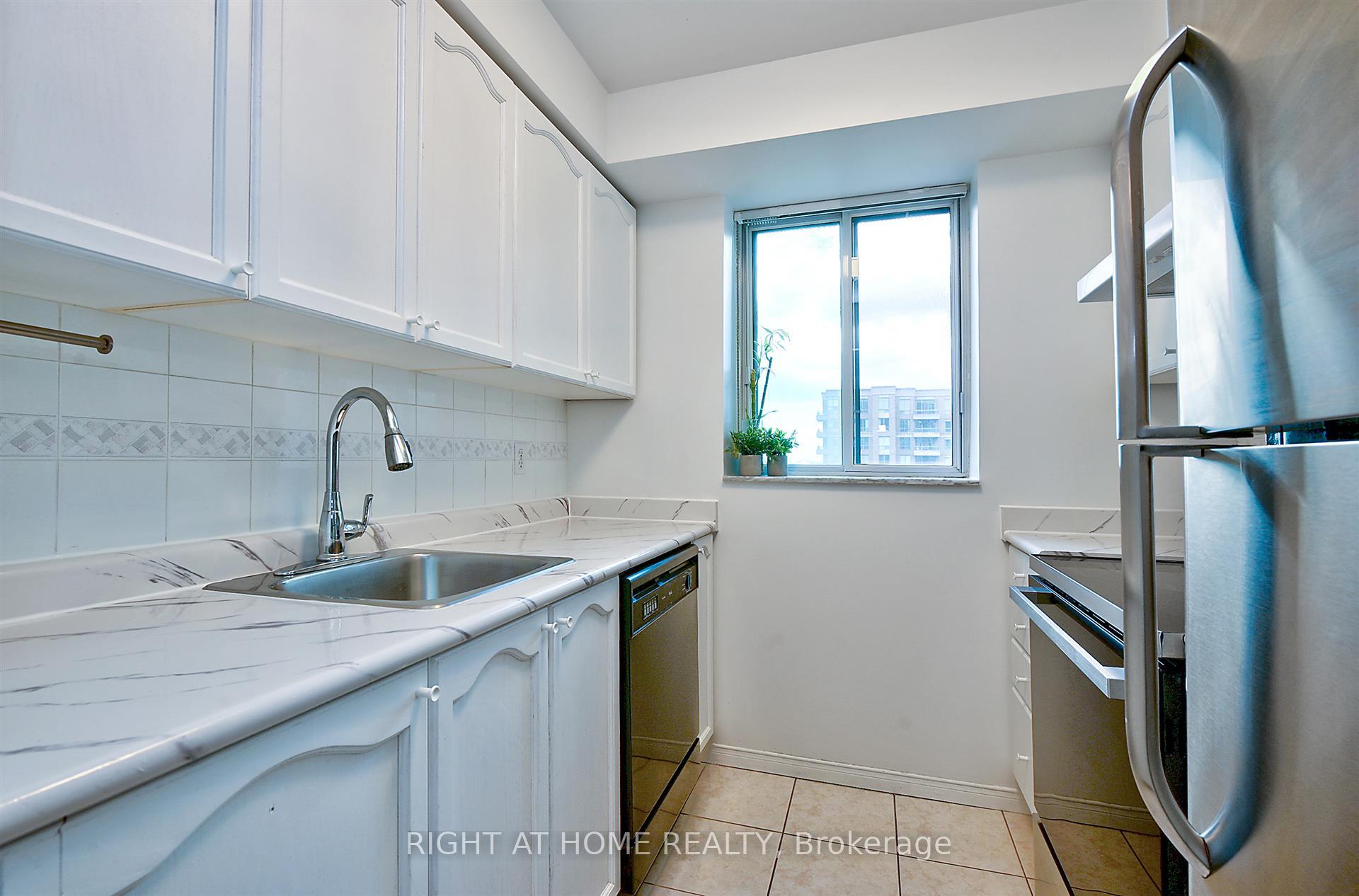 2 Bedrooms Condo at 1 Pemberton, Toronto For sale
