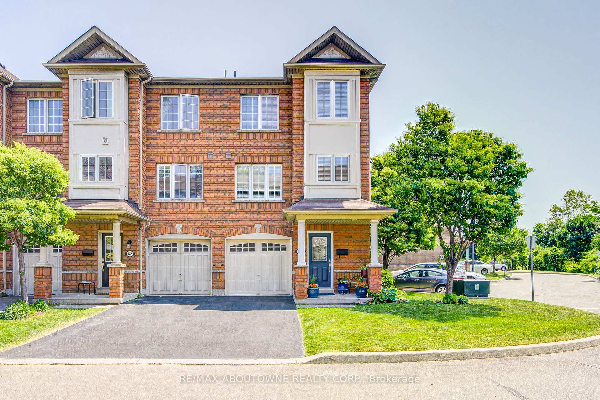 3 Bedrooms Condo at 470 Beach, Hamilton For sale