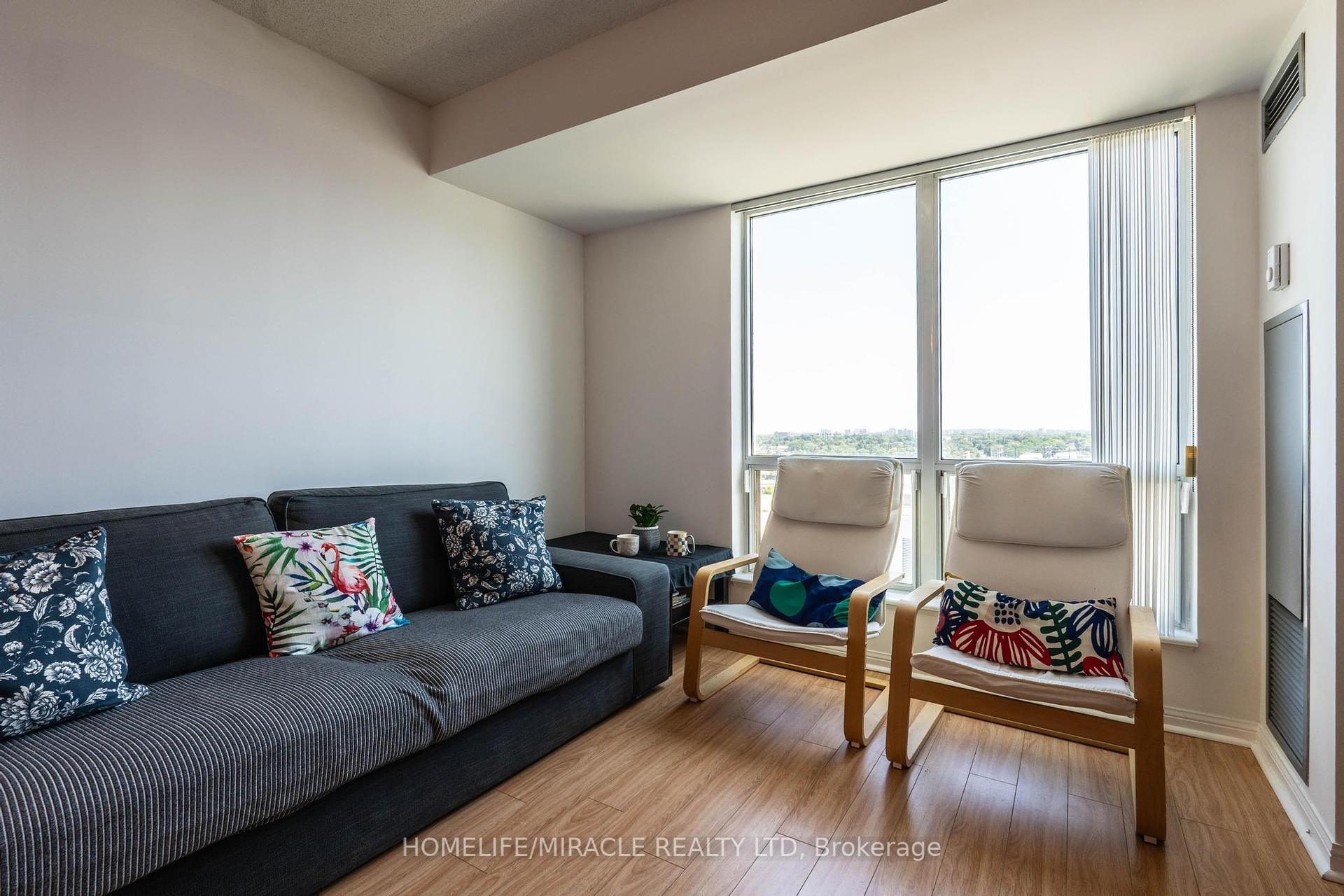 2 Bedrooms Condo at 1 Lee Centre, Toronto For sale