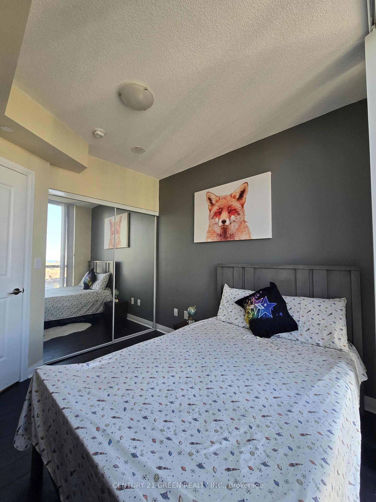 3 Bedrooms Condo at 5025 Four Springs, Mississauga For sale