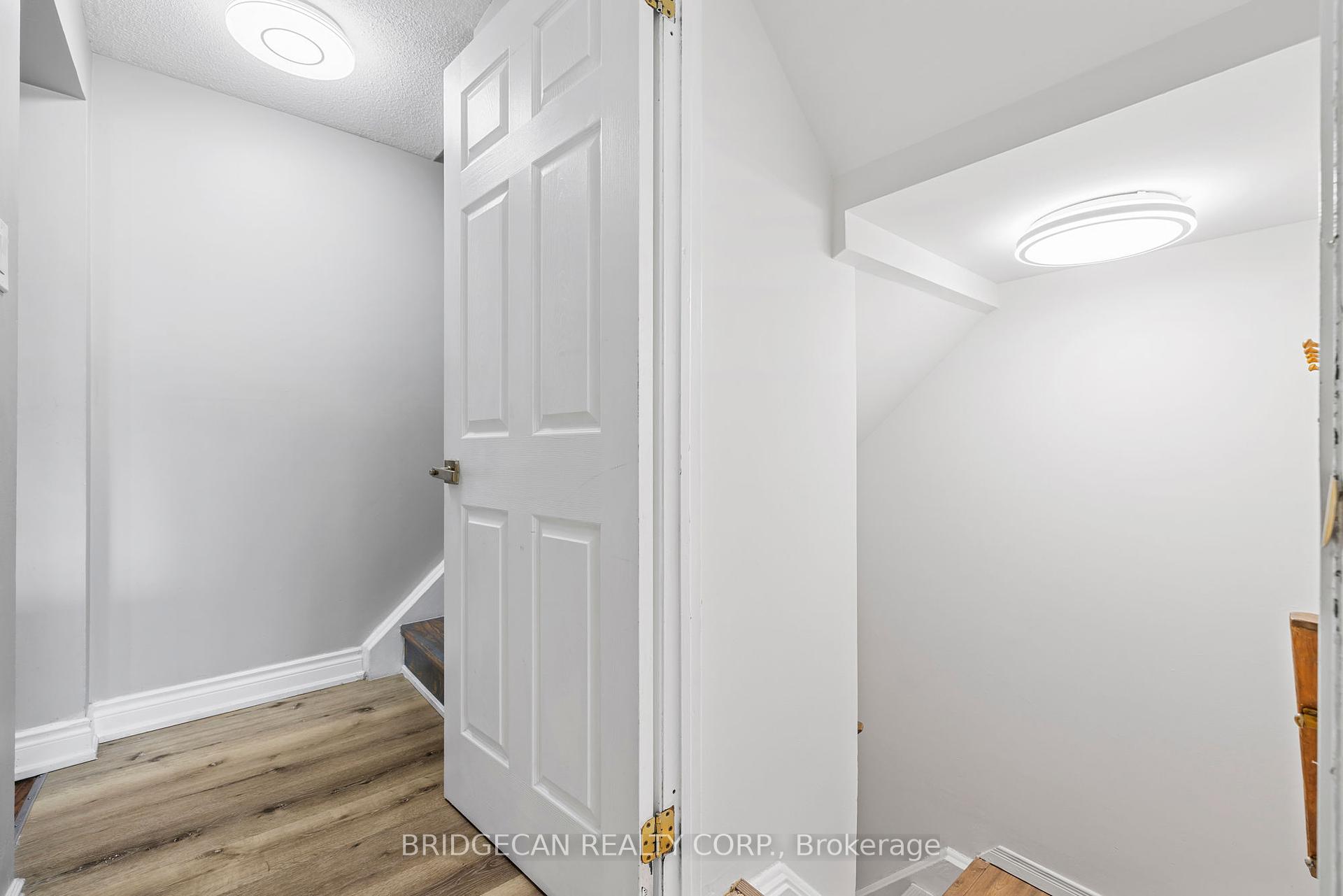 3 Bedrooms Condo at 151 Gateshead, Hamilton For sale