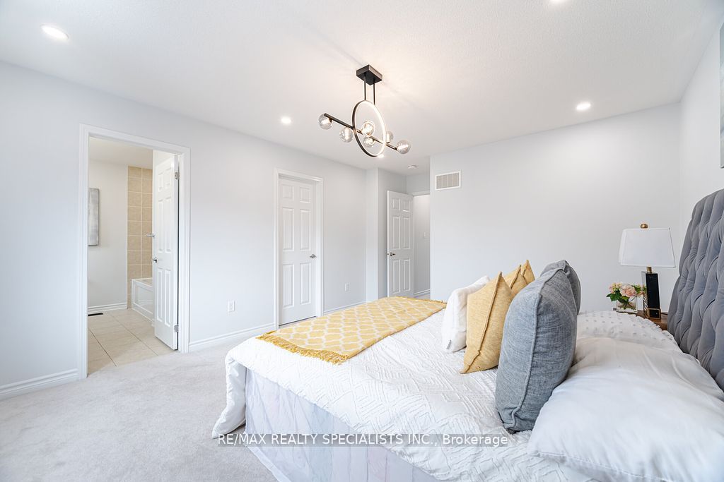 31 Enford Crescent