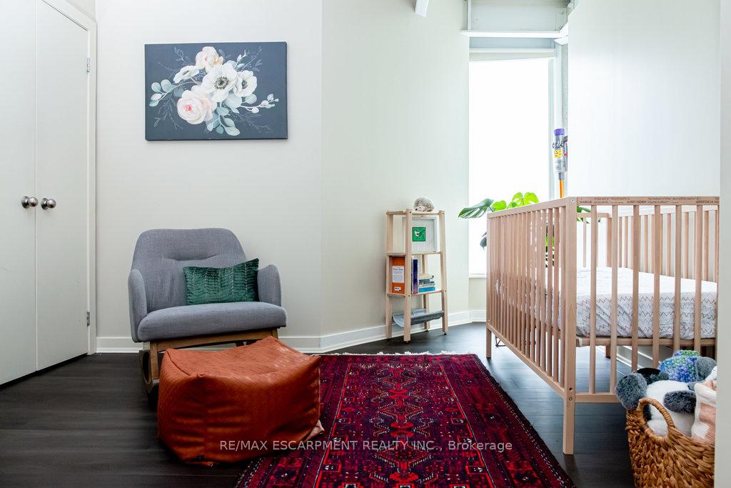 2 Bedrooms Condo at 66 Bay, Hamilton For sale