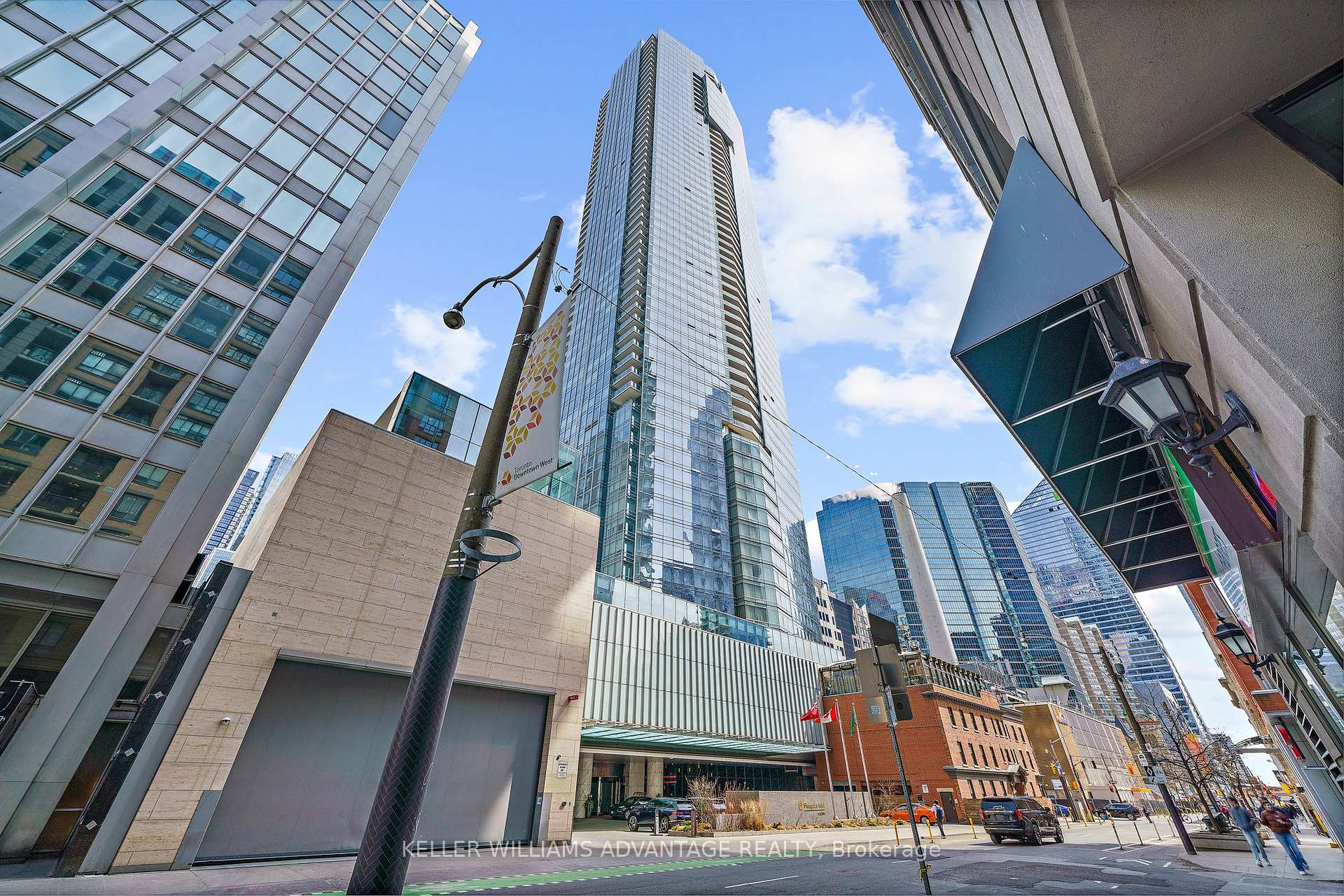 2 Bedrooms Condo at 180 University, Toronto For sale