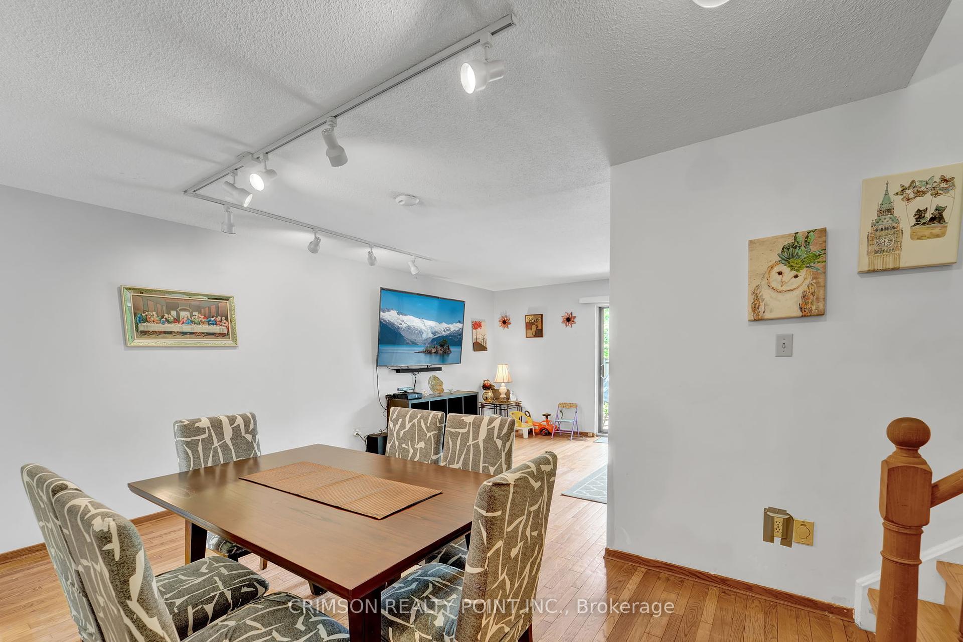 3 Bedrooms Condo at 25 Brimwood, Toronto For sale