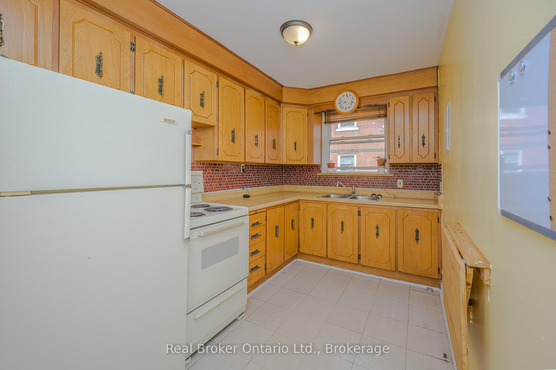 2 Bedrooms Co-op at 5 East 36th, Hamilton For sale